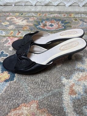 Callisto of California Black Leather Knot Mule Heels – Women’s Size 9
